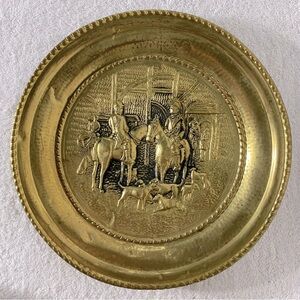 Vintage Hammered Brass Tone 3D Decorative Wall Plate with Embossed Horse Scene